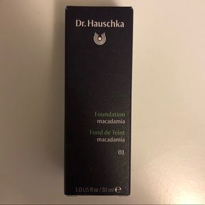Dr. Hauschka foundation, macadamia